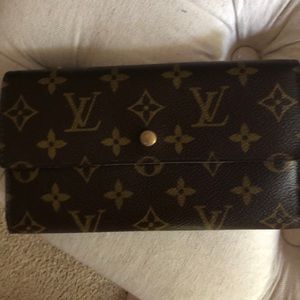 Louis Vuitton Sarah Wallet monogram